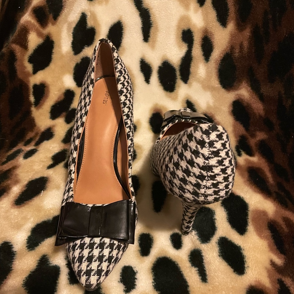 Houndstooth heels with bow